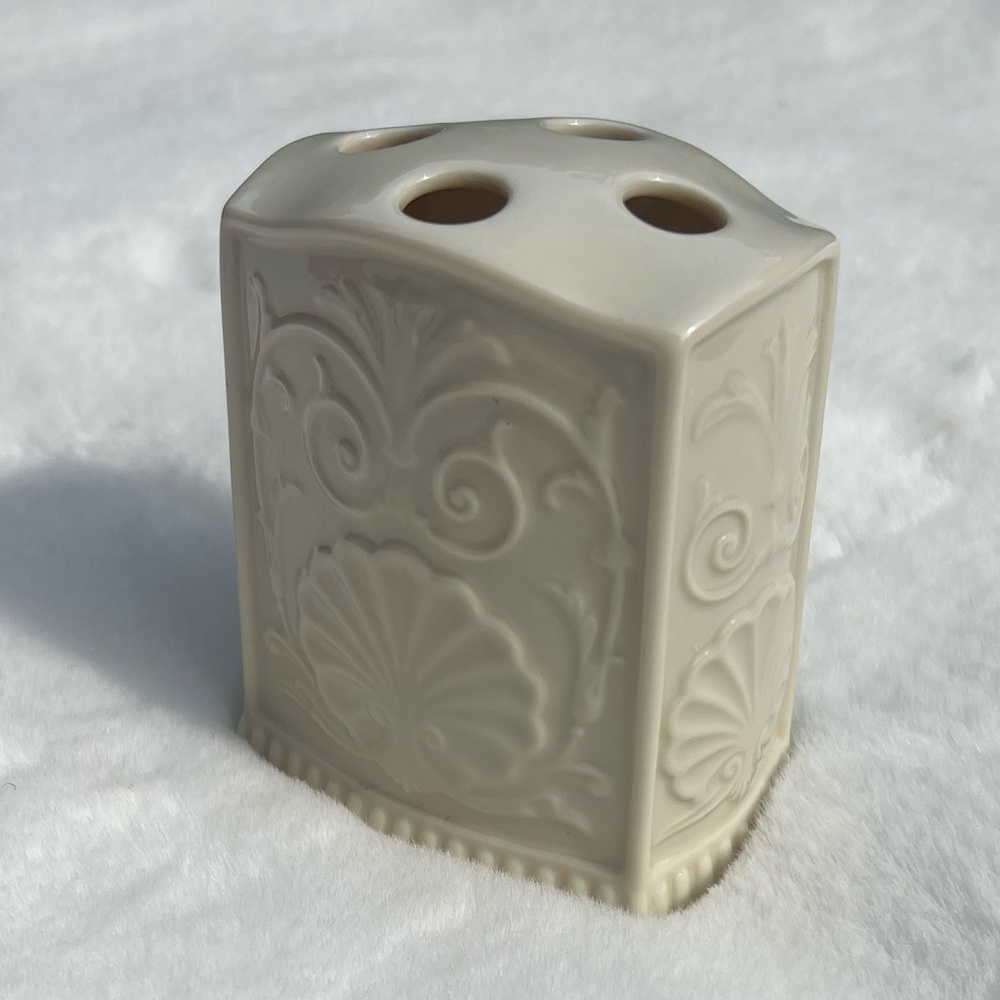 Lenox Moonlit Garden Ivory Toothbrush Holder